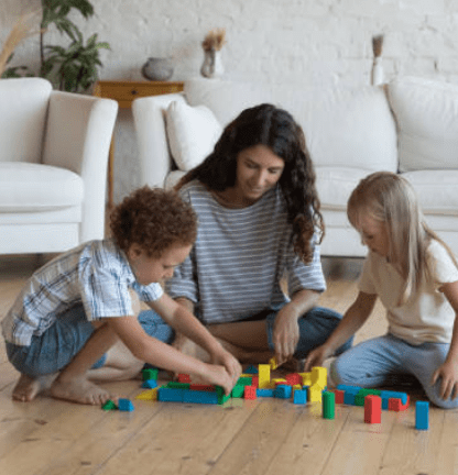 Agence de garde d’enfants ou nounou indépendante : quels avantages pour les parents ?